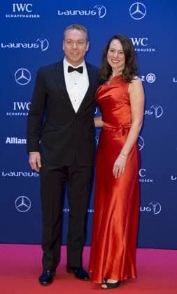 Sir Chris HOY (Schottland, ehemaliger Bahnradfahrer, sechsfacher Olympiasieger) mit seiner Frau Sarra KEMP Ankunft der Gaeste auf dem Roten Teppich zur Verleihung der Laureus World Sports Awards 2016 in Berlin, Deutschland am 18.04.2016. Â