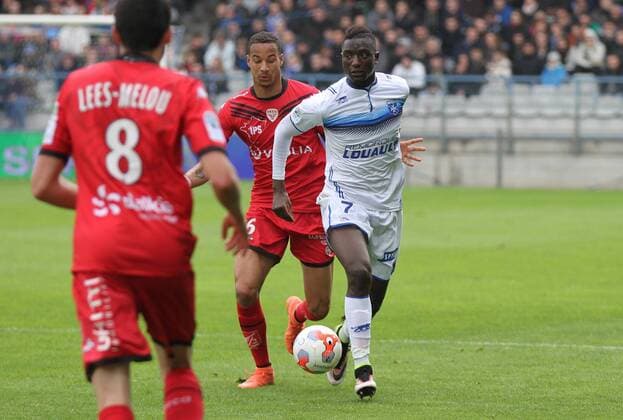 (Auxerre) Sehrou Guirassy (Dijon) Christopher Jullien FOOTBALL : AJ Auxerre vs FCO Dijon - Ligue 2- 23 04 2016 StephanieGrossetete Panoramic 