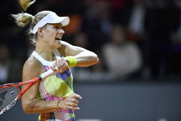 Angelique KERBER (GER) Aktion Finale Tennis Damen 24.04.2016 Porsche Tennis Grand Prix GP Stuttgart 2016 Porsche-Arena 16.04.-24.04.2016 Porsche Tennis Grand Prix Stuttgart 2016