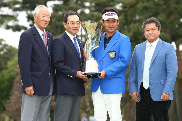 (L-R) Isao Aoki, Yuta Ikeda, APRIL 24, 2016 - Golf : Panasonic OPEN Golf Championship 2016 Final Round at Chiba Country Club, Chiba, Japan.  (hnna026953)