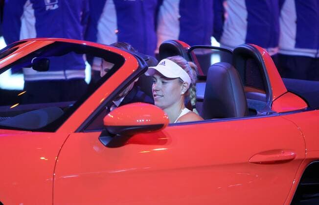 Porsche Tennis Grand Prix 2016 Deutschland, Stuttgart, 24.04.2016, Tennis, Porsche Tennis Grand Prix 2016, Stuttgart: Angelique Kerber (GER) im Siegerauto Porsche Boxter.