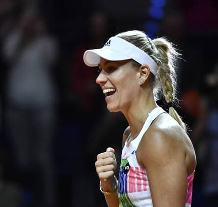 Angelique KERBER (GER) gewinnt das Finale des Porsche Tennis Cup in Stuttgart Schlussjubel Jubel jubelt Finale Tennis Damen 24.04.2016 Porsche Tennis Grand Prix GP Stuttgart 2016 Porsche-Arena 16.04.-24.04.2016 Porsche Tennis Grand Prix Stuttgart 2016
