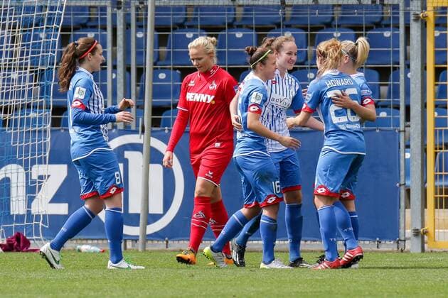 Spielerinnen der TSG 1899 Hoffenheim jubeln über das Tor zum 1:0, Jubel, Torjubel, Torerfolg, celebrate the goal, goal, celebration, Jubel ueber das Tor, optimistisch, Action, Aktion, Fussball, Allianz Frauen-Bundesliga, TSG 1899 Hoffenheim - 1. FC Köln, xozx