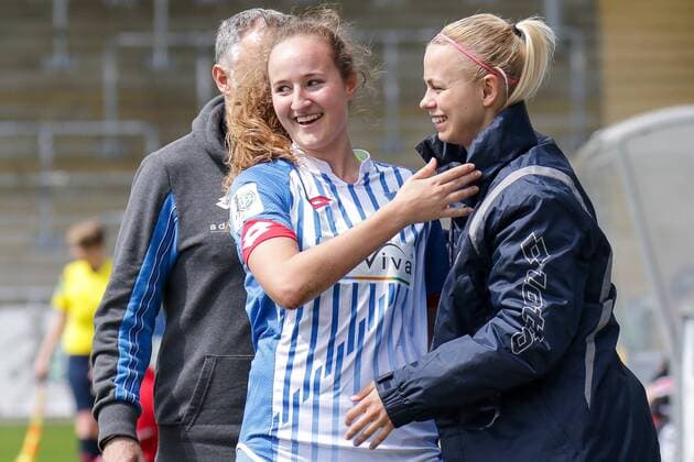v.li.: Torschützin Fabienne Dongus (Hoffenheim, 33) jubelt mit Ersatzspielerin Stephanie Breitner (Hoffenheim, 12) über das Tor zum 1:0, Jubel, Torjubel, Torerfolg, celebrate the goal, goal, celebration, Jubel ueber das Tor, optimistisch, Action, Aktion, Fussball, Allianz Frauen-Bundesliga, TSG 1899 Hoffenheim - 1. FC Köln, xozx