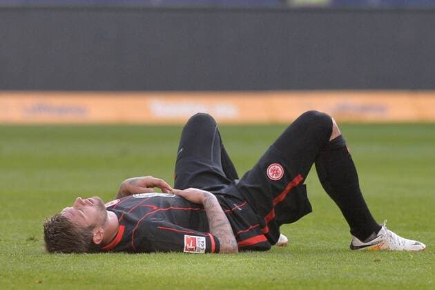 Fußball 1. Bundesliga 31. Spieltag Eintracht Frankfurt - 1. FSV Mainz 05 am 24.04.2016 in der Commerzbank-Arena in Frankfurt Marco Russ ( Frankfurt ) erleichtert nach dem Sieg xJKx