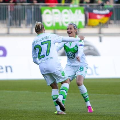 Fußball, UEFA Women s Champions League, VfL Wolfsburg - 1. FFC Frankfurt; Isabel Kerschowski (Wolfsburg, 27) und Lena Goeßling (Goessling, Wolfsburg, 28) Jubel, Torjubel, Freude, Emotion, Torerfolg, Aktion, action, goal, goal celebration, celebrates. xtgx