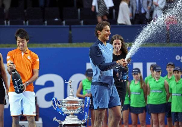 Spanish tennis player Rafael Nadal celebrates his victory at the final match of the Barcelona Open Banc Sabadell Trofeo Conde de Godo before Japanese Kei Nishikori held in Barcelona, Catalonia, Spain, 24 April 2016. RAFAEL NADAL VS KEI NISHIKORI !ACHTUNG: NUR REDAKTIONELLE NUTZUNG!  BCN007 20160424-635971274071383782