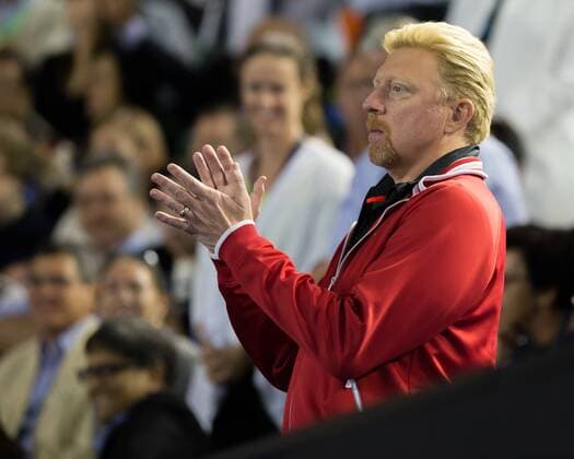 Novak Djokovic Team, Trainer Boris Becker steht in der Spielerloge und applaudiert Tennis - Australian Open 2016 - Grand Slam ITF ATP Tennis Herren WTA Tennis Damen - Melbourne Park - Melbourne - Victoria - Australia - 31 January 2016.