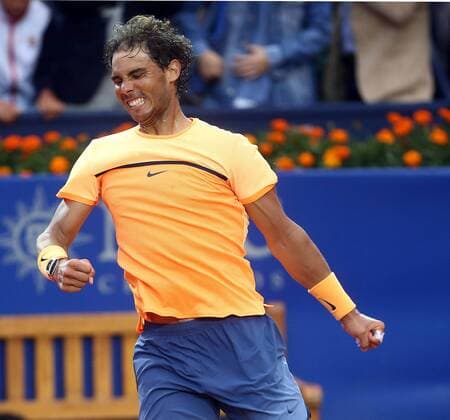Spanish tennis player Rafael Nadal celebrates his victory at the final match of the Barcelona Open Banc Sabadell Trofeo Conde de Godo before Japanese Kei Nishikori held in Barcelona, Catalonia, Spain, 24 April 2016. RAFAEL NADAL VS KEI NISHIKORI !ACHTUNG: NUR REDAKTIONELLE NUTZUNG!  BCN008 20160424-635971278108351782