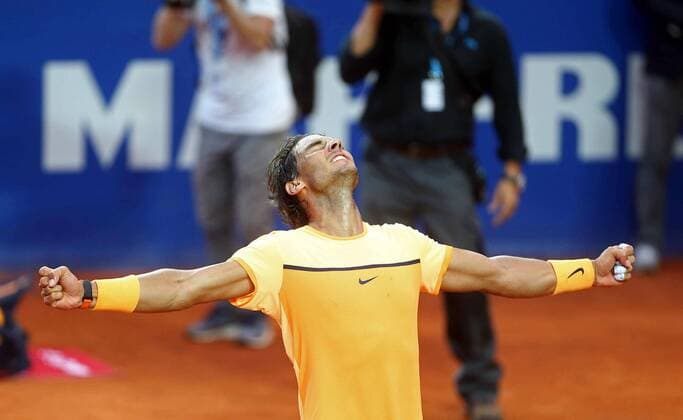 Spanish tennis player Rafael Nadal celebrates his victory at the final match of the Barcelona Open Banc Sabadell Trofeo Conde de Godo before Japanese Kei Nishikori held in Barcelona, Catalonia, Spain, 24 April 2016. RAFAEL NADAL VS KEI NISHIKORI !ACHTUNG: NUR REDAKTIONELLE NUTZUNG!  BCN009 20160424-635971278147039782