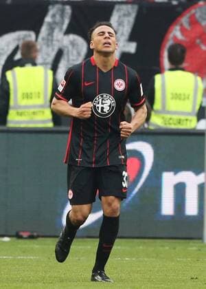 Frankfurt v.l. Tor zum 2:1 Aenis Ben-Hatira (Eintracht Frankfurt) Aenis Ben-Hatira (Eintracht Frankfurt)beim Bundesliga Spiel zwischen Eintracht Frankfurt und 1. FSV Mainz 05 am 24.04.2016, Copyright: Voelker Eibner-Pressefoto EP_TVR