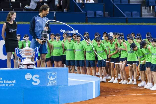 Themen der Woche - Sport Bilder des Tages - SPORT BARCELONA - April 24- SPAIN: Rafa Nadal victory celebration during the final match between Rafael Nadal (ESP) vsKei Nishikori (JPN) of the Open Banc Sabadell, 64 Trophy Conde de Godo, played on the RCT Barcelona 1899, on april 24, 2016. Photo: Mikel Trigueros Urbanandsport Cordon Press ---------------------------------- BARCELONA - Abril, 24 - ESPANA: Rafa Nadal victory celebration durante la final entre Rafael Nadal (ESP) vsKei Nishikori (JPN) de la edicion 64 del Barcelona Open Banc Sabadell Trofeo Conde Godo, celebrada en el RCT Barcelona 1899, el 24 de Abril de 2016. Foto: Mikel Trigueros Urbanandsport Cordon Press  xMikelxTriguerosx xBARCELONA-OPEN-BANC-SABADELLx64-TROFEO-CONDE-GODOx