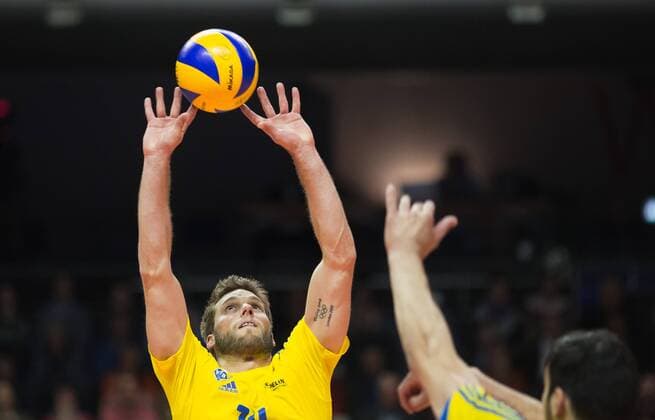 Berlin, Deutschland, 24.04.2016: Volleyball Bundesliga Saison 2015 2016 Play-Off Finale Spiel 1 - Berlin Recycling Volleys - VfB Friedrichshafen. Simon Tischer (VfB Friedrichshafen 10)