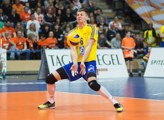 Berlin, Deutschland, 24.04.2016: Volleyball Bundesliga Saison 2015 2016 Play-Off Finale Spiel 1 - Berlin Recycling Volleys - VfB Friedrichshafen. Michal Finger (VfB Friedrichshafen 6)