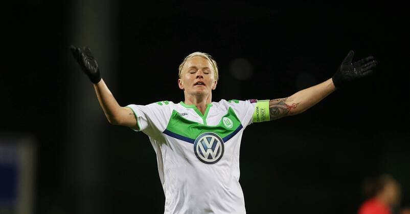 Themen der Woche - Sport Bilder des Tages - SPORT Nilla Fischer (VfL Wolfsburg) geniesst den Sieg