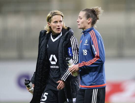 Saskia Bartusiak (1. FFC Frankfurt) und Simone Laudehr (1. FFC Frankfurt) sind enttäuscht