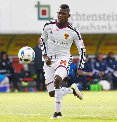 24.04.2016 Rheinpark Stadion Vaduz , LIECHTENSTEIN , Saison 2015 2016 Herren Fussball Super League FC Vaduz - FC Basel Breel Embolo (FC Basel) ; Einzelbild , Aktion 