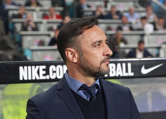 Turkey superlig match between Trabzonspor and Fenerbahce at Avni ker Stadium in Trabzon , Turkey , on April 24 , 2016. The score of 88 minutes : Tranzonspor 0 - Fenerbahce 4 Pictured: Coach Vitor Pereira of Fenerbahce. 