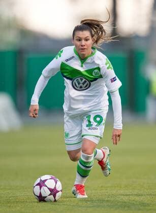 Ramona BACHMANN (VfL) Fussball Frauen international: UEFA Championsleague Saison 2015 2016, Halbfinale Hinspiel: VfL Wolfsburg - 1.FFC Frankfurt im AOK Stadion in Wolfsburg, Deutschland am 24.04.2016,