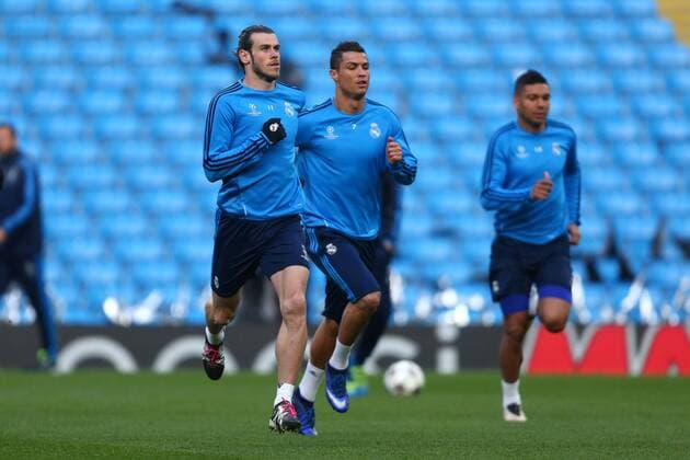 Gareth Bale and Cristiano Ronaldo of Real Madrid during the UEFA Champions League training and press conference PK Pressekonferenz at the Etihad Stadium. Photo credit should read: Philip Oldham Sportimage EDITORIAL USE ONLY. No use with unauthorised audio, video, data, fixture lists, club league logos or live services. Online in-match use limited to 120 images, no video emulation. No use in betting, games or single club league player publications.