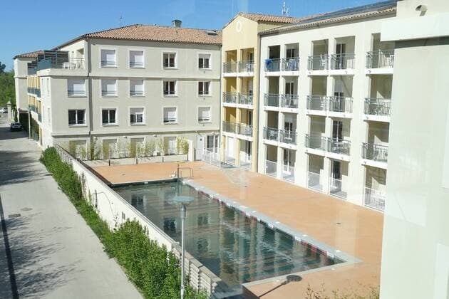 Fußball, EURO 2016, Mannschaftsquartier der Schweiz in Vichy VICHY SPA HOTEL vue exterieure piscine FOOTBALL : Camp de base de la Suisse pour l Euro 2016 - Juvignac - 25 04 2016 RichardGosselinx 
