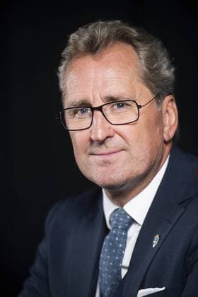 160426 Sveriges förbundskapten Erik Hamren poserar för ett porträtt under en fotografering den 26 april 2016 i Stockholm.  Copyright: JOHANNAxLUNDBERG BB160426JL005