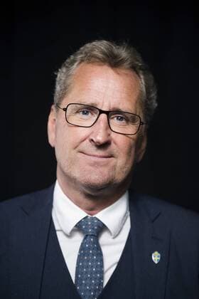 160426 Sveriges förbundskapten Erik Hamren poserar för ett porträtt under en fotografering den 26 april 2016 i Stockholm.  Copyright: JOHANNAxLUNDBERG BB160426JL006