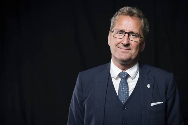 160426 Sveriges förbundskapten Erik Hamren poserar för ett porträtt under en fotografering den 26 april 2016 i Stockholm.  Copyright: JOHANNAxLUNDBERG BB160426JL008