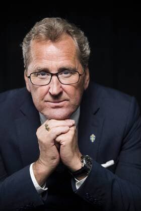 160426 Sveriges förbundskapten Erik Hamren poserar för ett porträtt under en fotografering den 26 april 2016 i Stockholm.  Copyright: JOHANNAxLUNDBERG BB160426JL018