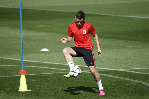 Atletico Madrid s French striker Antoine Griezmann in action during a training session held at the Cerro del Espino Sports Complex in Madrid, Spain, 26 April 2016. Atletico Madrid will face Bayer Munich in a semifinal first leg match of the UEFA Champions League the upcoming 27 April 2016. Atletico Madrid training !ACHTUNG: NUR REDAKTIONELLE NUTZUNG!  20160426-635972924614398830