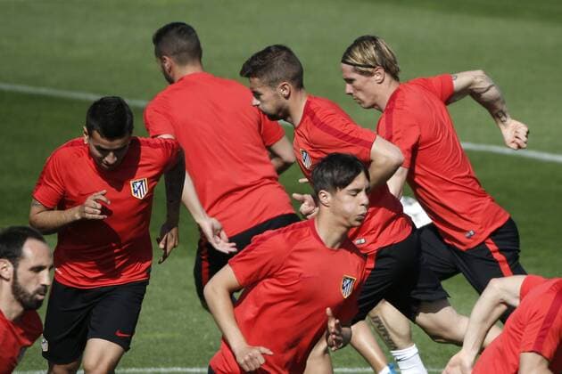Atletico Madrid s players in action during a training session held at the Cerro del Espino Sports Complex in Madrid, Spain, 26 April 2016. Atletico Madrid will face Bayer Munich in a semifinal first leg match of the UEFA Champions League the upcoming 27 April 2016. Atletico Madrid training !ACHTUNG: NUR REDAKTIONELLE NUTZUNG!  20160426-635972924654958830