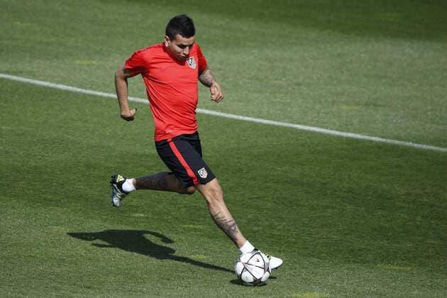 Atletico Madrid s Argentinian player Angel Correa in action during a training session held at the Cerro del Espino Sports Complex in Madrid, Spain, 26 April 2016. Atletico Madrid will face Bayer Munich in a semifinal first leg match of the UEFA Champions League the upcoming 27 April 2016. Atletico Madrid training !ACHTUNG: NUR REDAKTIONELLE NUTZUNG!  20160426-635972939034376035
