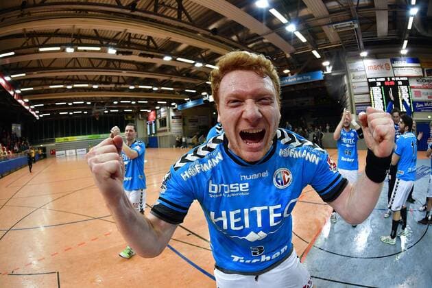 26.04.2016 - Handball - 2. Bundesliga HBL - Saison 2015 2016 - 36. Spieltag: VfL Eintracht Hagen - HC Erlangen HCE - - Jubel Freude - Aufstieg Aufsteiger - Nicolai Theilinger (3, HC Erlangen HCE ) ballt Faust Fäuste