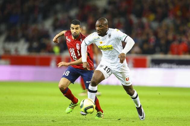 Mounir Obbadi (Lille) vs Gilles Sunu (Angers) FOOTBALL : OSC Lille vs SCO Angers - Ligue 1 - 27 04 2016 GwendolineLeGoffx 