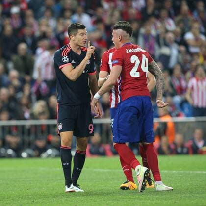 Madrid Robert Lewandowski (FC Bayern Muenchen) Jose Gimenez ( Atletico Madrid ) geraten aneinander, Atletico Madrid vs. FC Bayern Muenchen, Fussball, Champions League Halbfinale, 27.04.2016, Copyright: Langer Eibner-Pressefoto EP_HLR