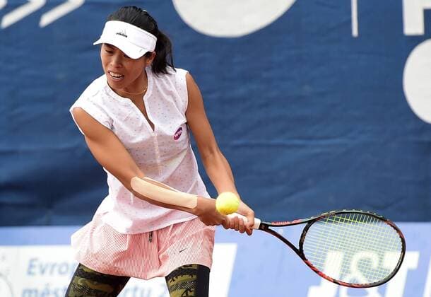 Taiwanese tennis player Hsieh Su-Wei in action during the tennis match Prague Open in Prague, Czech Republic, April 28, 2016. (CTKxPhoto RomanxVondrous) CTKPhotoP201604280543901  vnd 4