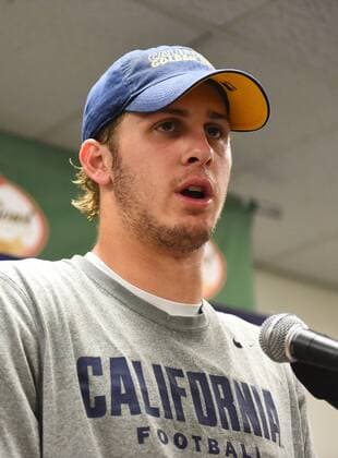 October 22, 2015 Pasadena, CA...California quarterback Jared Goff (16) passes against UCLA in the first half of a NCAA College League USA college football game at the Rose Bowl in Pasadena, Calif., Thursday, Oct. 22, 2015. The Bruins defeated the Cal Bears 40-22. (Mandatory Credit: Jose Marin MarinMedia.org Cal Media) (Complete photographer, and company credit required) NCAA Football 2015: Cal vs UCLA OCT 22 - ZUMAc04_
