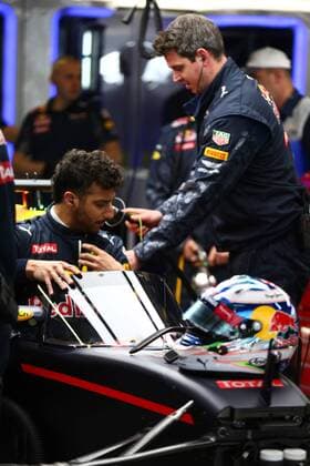 Russian Grand Prix, Sochi 29.04.2016 - Free Practice 1, Daniel Ricciardo (AUS) Red Bull Racing RB12 with Aeroscreen. 