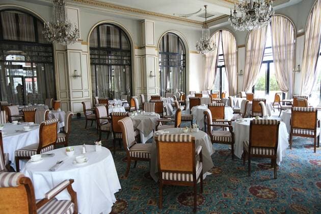Fußball, EURO 2016, Quartier der Nationalmannschaft Polens in La Baule Salle a manger - Hotel Barriere L Hermitage FOOTBALL : Mannschaftsquartier der Nationalmannschaft von Polen während der EURO 2016 - La Baule - Euro2016 - 29 04 2016 