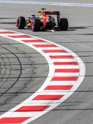 SOCHI, RUSSIA. APRIL 29, 2016. Russian racing driver Daniil Kvyat of the Red Bull F1 Team takes part in a free practice session of the 2016 Formula One Russian Grand Prix at the Sochi Autodrom racing circuit. Sergei Bobylev TASS  TS021408
