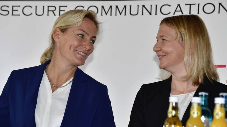 29.04.2016 - Tennis - NÜRNBERGER Versicherungs Cup 2016 - WTA Tennis Damen Women Frauen Damen Turnier - Pressekonferenz - - Barbara Rittner ( Turnierbotschafterin FedCup Teamchefin ) und Sandra Reichel ( Turnierdirektorin )