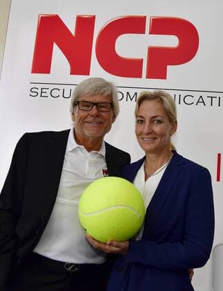 29.04.2016 - Tennis - NÜRNBERGER Versicherungs Cup 2016 - WTA Tennis Damen Women Frauen Damen Turnier - Pressekonferenz - - Peter Söll ( Geschäftsführer NCP ) und Barbara Rittner ( Turnierbotschafterin FedCup Teamchefin )