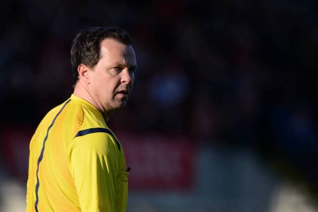 v.li.: Peter Sippel (Schiedsrichter) Einzelbild, Aktion, Action Porträt, Portrait, Fussball, Regionalliga Bayern, FC Bayern München II - SSV Jahn Regensburg, xslx
