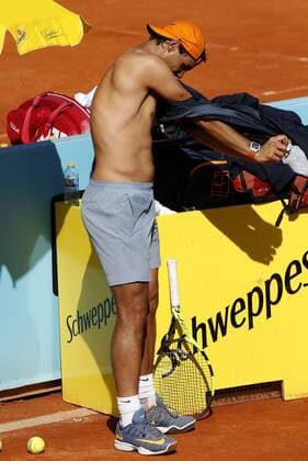 Spanish tennis player Rafael Nadal during a training session for the Mutua Madrid Open at the Caja Magica court in Madrid, Spain, 30 April 2016. The Mutua Madrid Open runs from 29 April to 08 May 2016. Rafa Nadal training session !ACHTUNG: NUR REDAKTIONELLE NUTZUNG!  GRA052 20160430-635976163246491083