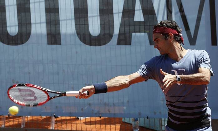Swiss tennis player Roger Federer hits the ball during a training session for the Mutua Madrid Open at Caja Magica court in Madrid, Spain, 30 April 2016. The Mutua Madrid Open runs from 29 April to 08 May 2016. Roger Federer training session !ACHTUNG: NUR REDAKTIONELLE NUTZUNG!  GRA055 20160430-635976250050292833