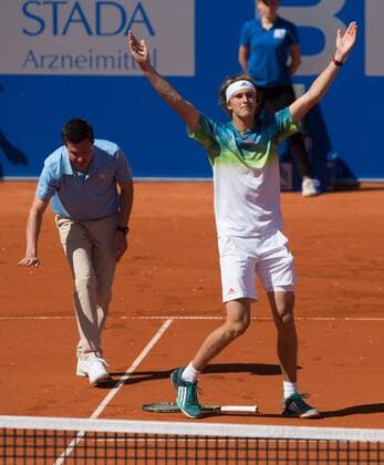 Alexander Zverev (GER) diskutiert mit Schiedsrichter Nico Helwerth ueber einen Ballabdruck,Emotion,Aerger,Frust, Tennis - BMW Open2016 - ATP Tennis Herren - MTTC Iphitos - Munich - - Germany - 30 April 2016.