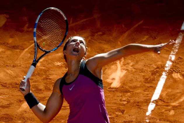 Bilder des Tages - Sport Italian tennis player Sara Errani serves the ball to compatriot Camila Giorgi during the first round match of the Mutua Madrid Open played at the Caja Magica court in Madrid, Spain, 30 April 2016. The Mutua Madrid Open runs from 29 April to 08 May 2016. Camila Giorgi vs Sara Errani !ACHTUNG: NUR REDAKTIONELLE NUTZUNG!  20160430-635976445583172164