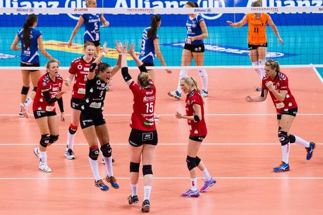 Stuttgart Jubel Katharina Schwabe ( 16 Dresdner SC), Kathleen Elizabeth Slay ( 10 Dresdner SC), Myrthe Matilde Schoot ( 9 Dresdner SC), Michelle Bartsch ( 15 Dresdner SC), Mareike Hindriksen ( 1 Dresdner SC) und Kristina Mikhailenko ( 3 Dresdner SC); 1. Volleyball Bundesliga Frauen Play-Off Finale Spiel 4, Porsche-Arena, Stuttgart Germany, 20160430; Partie: Allianz MTV Stuttgart (AMS) vs Dresdner Sportclub (DSC); Copyright: Wuechner Eibner-Pressefoto EP_NWR