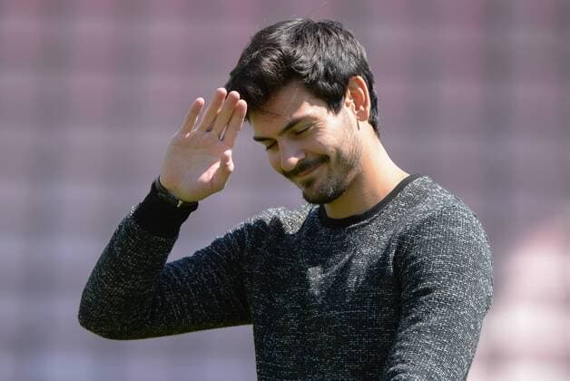 v.li.: Jonas Hummels (SpVgg Unterhaching, 17) sagt servus, grüßt, verabschiedet sich, Porträt, Portrait Einzelbild, Aktion, Action , Fussball, Regionalliga Bayern, SpVgg Unterhaching - 1. FC Nürnberg II, xslx