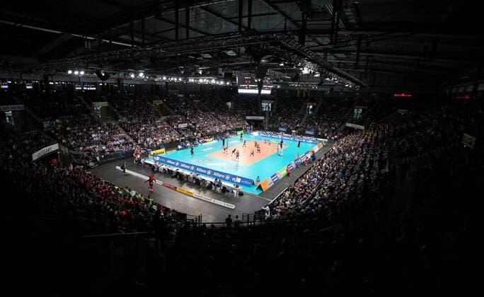 Stuttgart Volleyball Allianz MTV Stuttgart vs. Dresdner SC, Feature Übersicht, volle Ränge in der Porsche Arena
